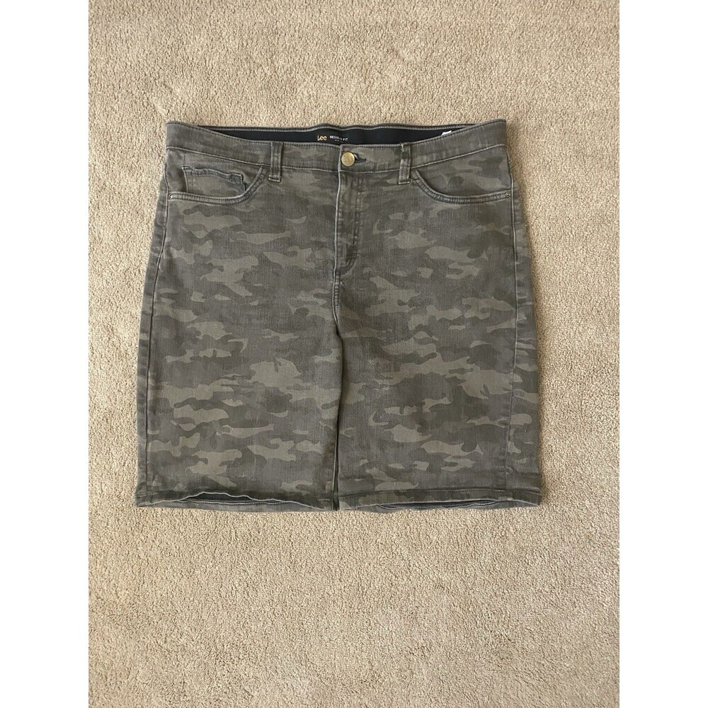 Lee Women's Mid Rise Camo Denim Shorts Casual Comfort Streetwear Size 18